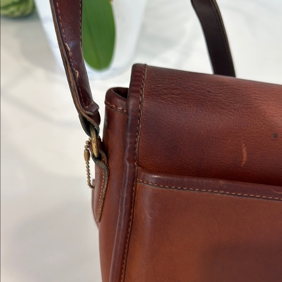 COPY - Heavily Patina-ed Vintage Coach City Bag in British Tan - Picture 7 of 11